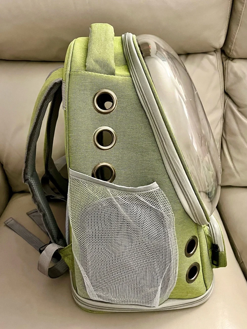 Green Bubble Window Backpack Pet Carrier- breathable, up to 15lbs, like new